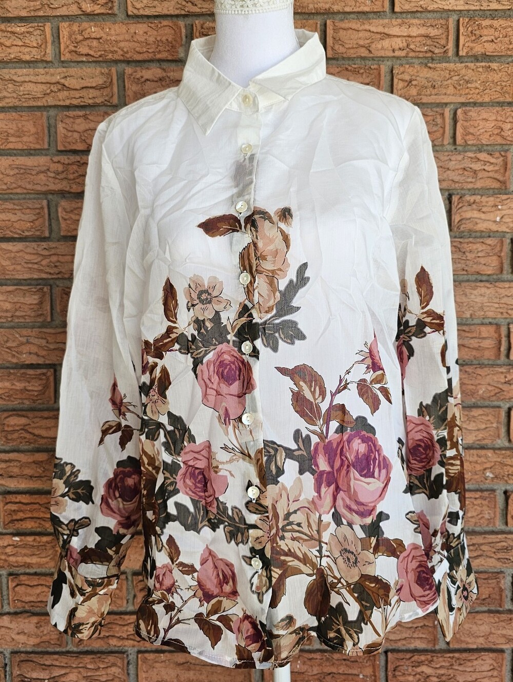 Bailey 44 High-Low Floral Button-Down Blouse—White with Pink Rose Print Size M - Picture 2 of 7